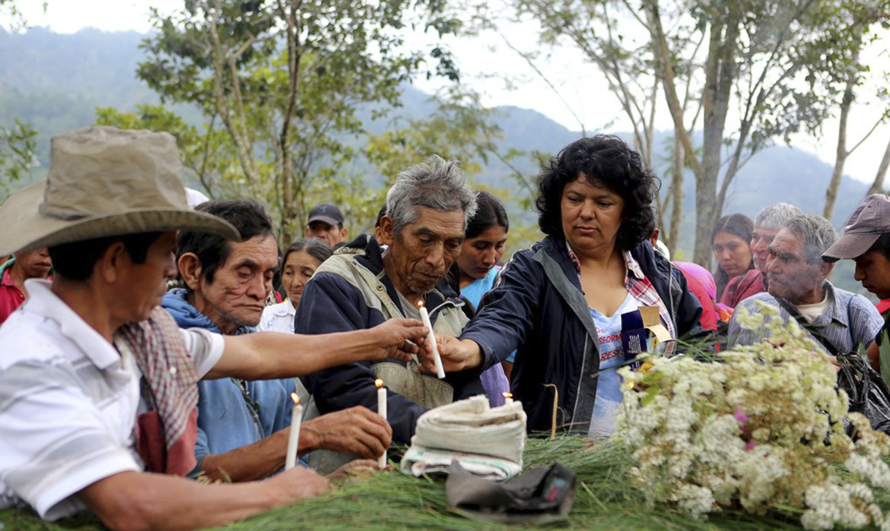 El feminicidio capitalista es el culpable de los asesinatos de líderes y lideresas sociales como Berta Cáceres.