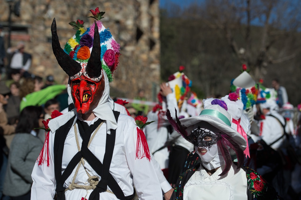 Las Mascaritas y los Botargas son los personajes del carnaval. 