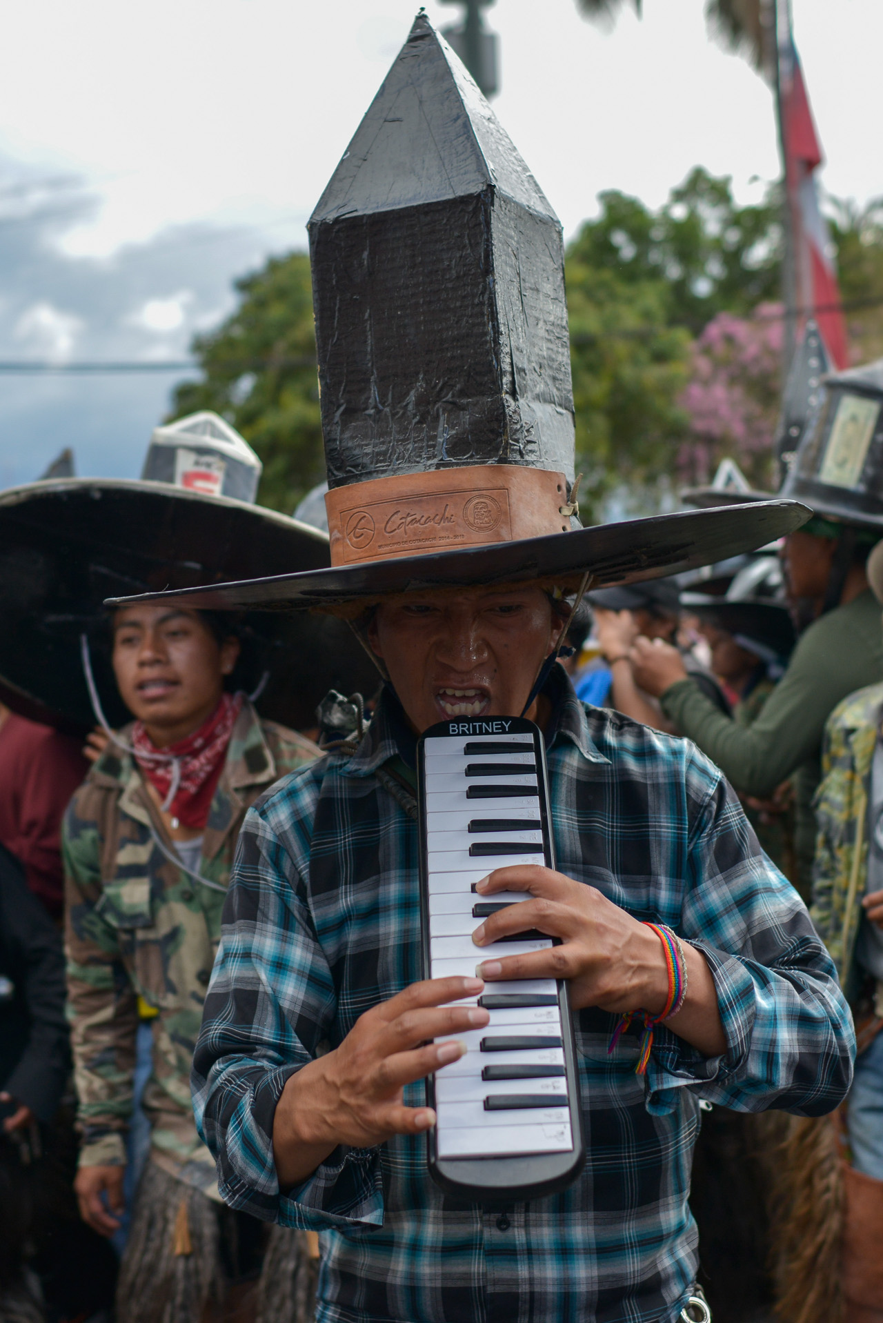Los músicos arman el baile de los pueblos durante la fiesta del el Hatun Puncha