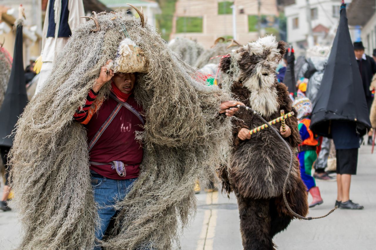Capac – Raymi es el mes del solemnísimo baile general, con música y cantos festivos
