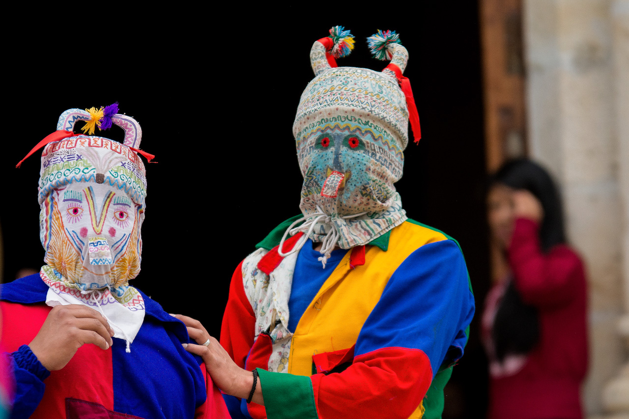 Las máscaras del pueblo Saraguro en el Kapac Raymi, son muy parecidas a las máscaras ibéricas de carnaval