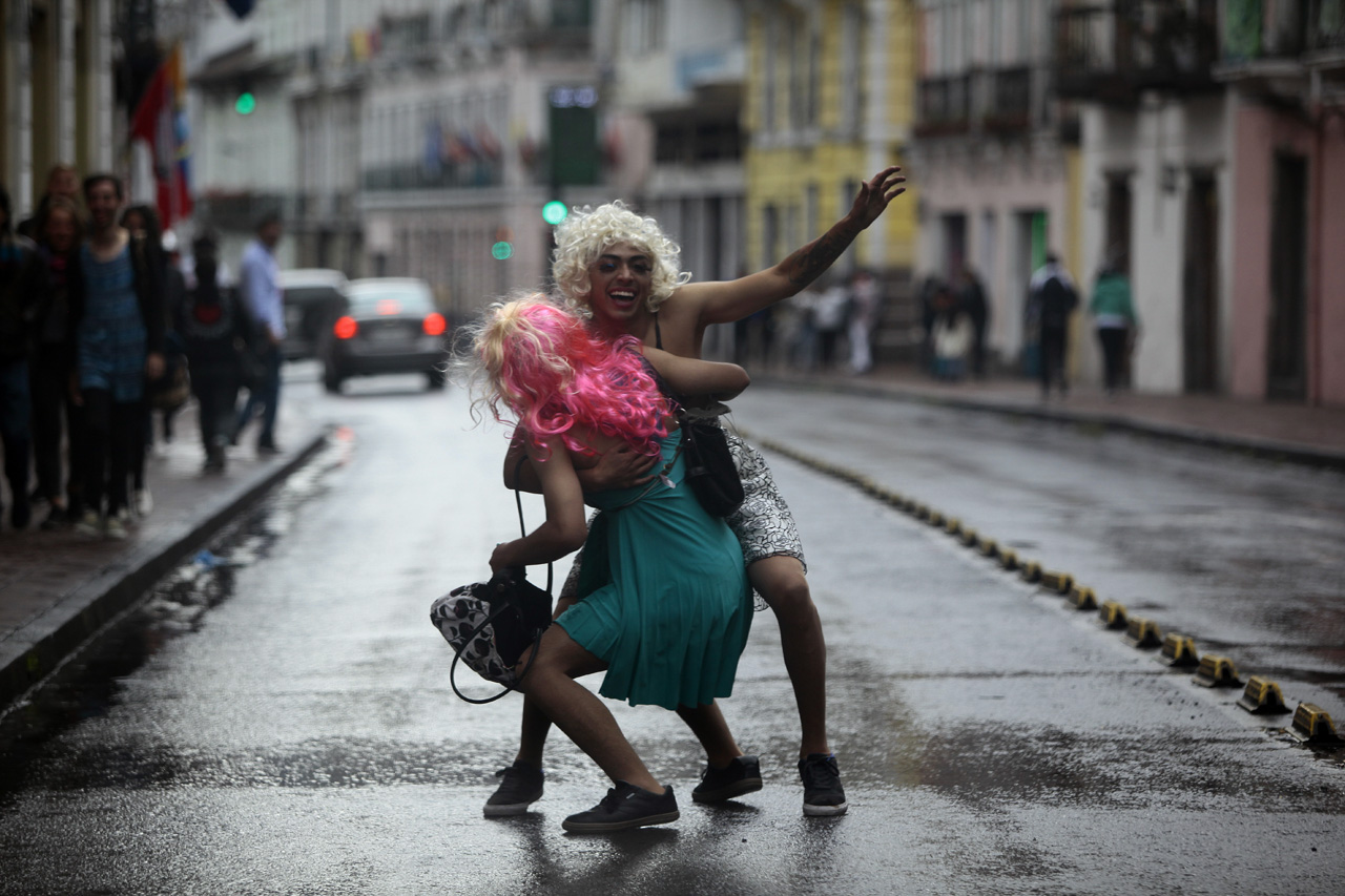 TRAVESTISMO. Viudas fin de año en Ecuador