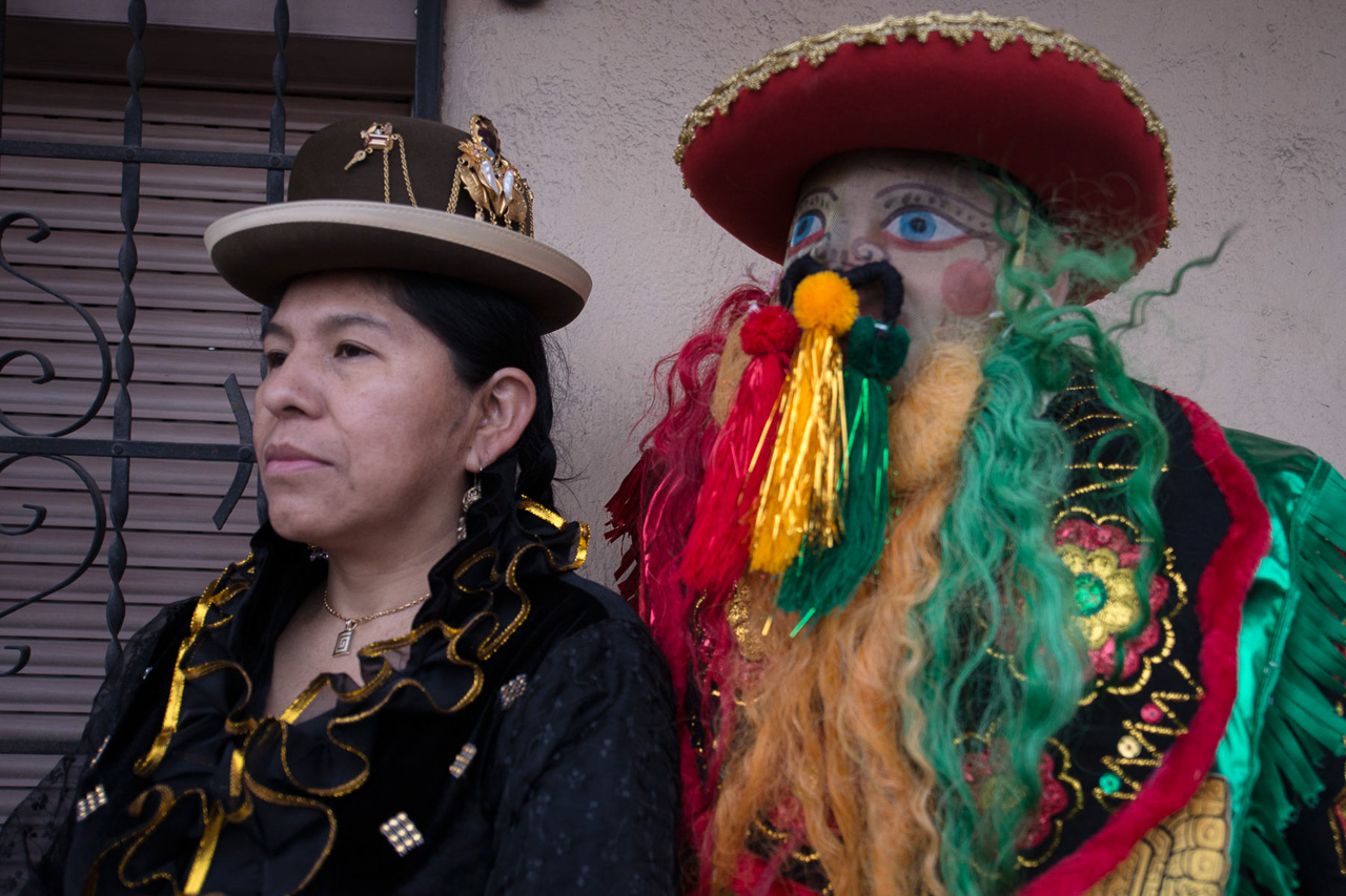 Los Diablos y Diablas, Tinkus, Caporales,  Morenadas, Tobas son parte del Carnaval Boliviano.
