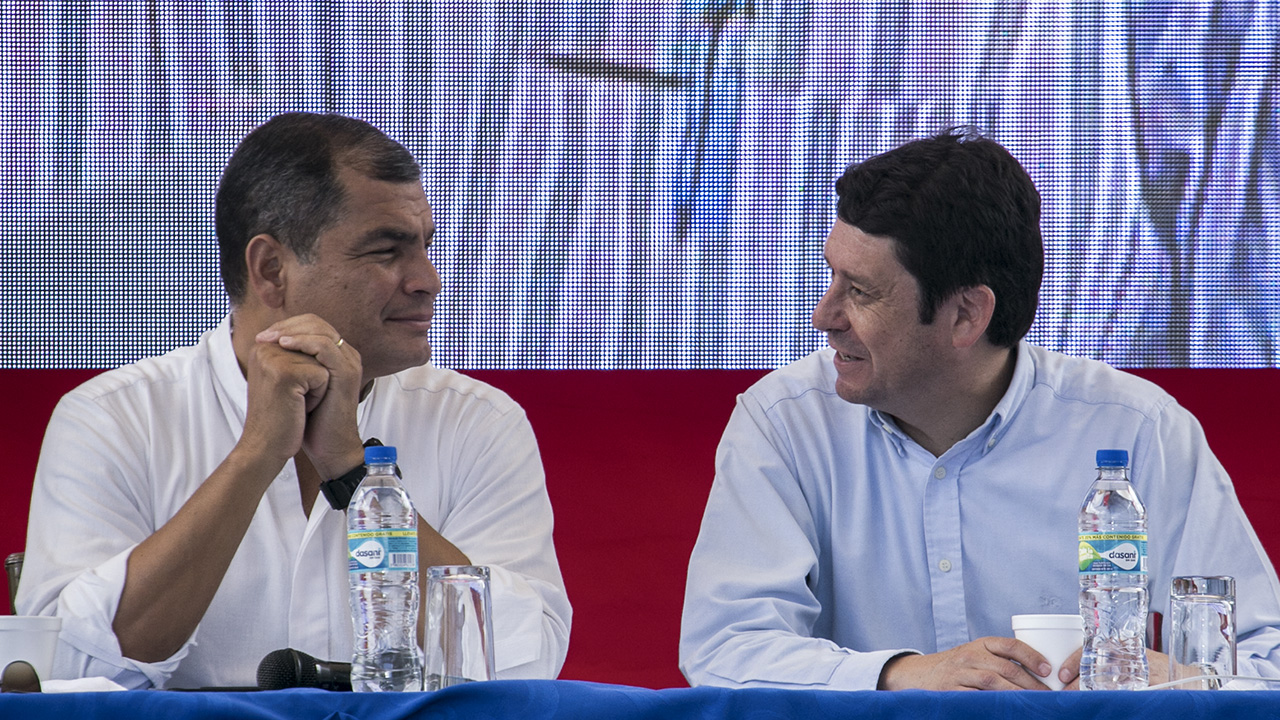 Esteban Albornoz, ex Ministro de Electricidad y Energía Renovable del Ecuador y uno de los implicados en el caso Manduriacu - Caminosca habla con Rafael Correa 