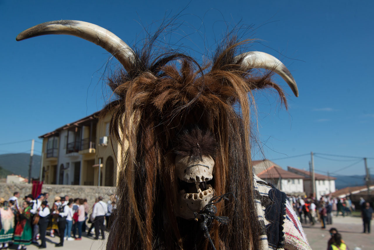 Los cucurrumachos del pueblo de Navalosa en la fiesta de Mascarávila.