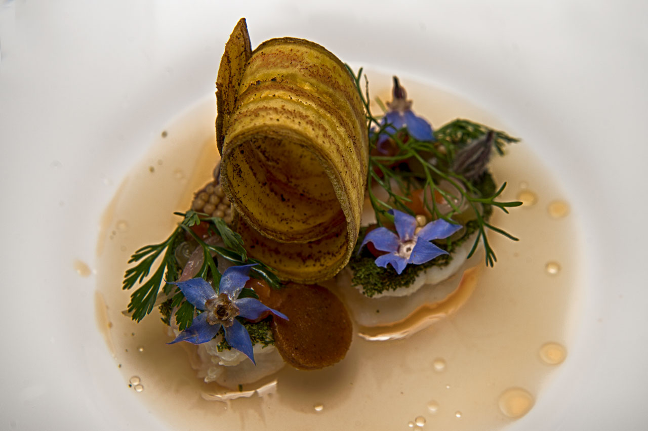 La presentación final, es un placer para los ojos y una delicia culinaria el placer de comer. 