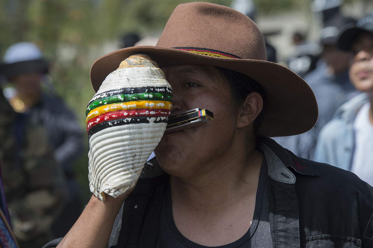 Los músicos son los que arman la fiesta y el ritmo de la toma de las plazas en el Inti Raymi.