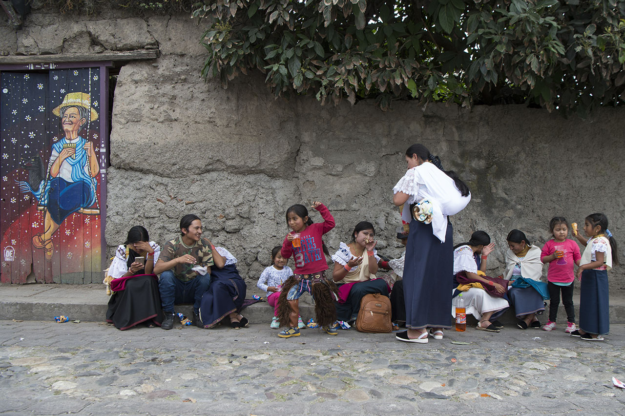 Con el Inti Raymi todo se vuelve público: la familia, la sexualidad deja de estar recluido en lo privado y son expuestos -desnaturalizados- por la euforia de la fiesta.