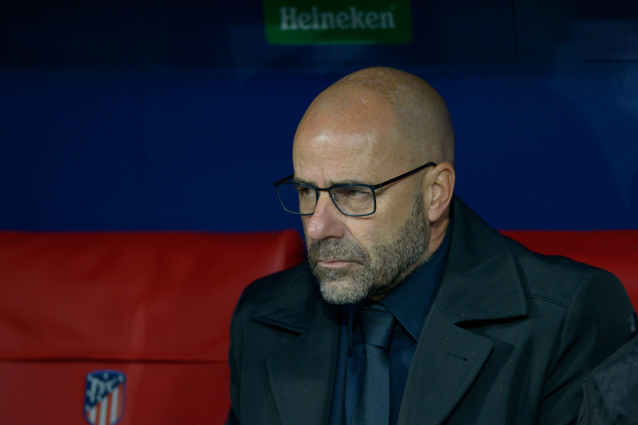 Peter Bosz entrenador del Leverkusen.