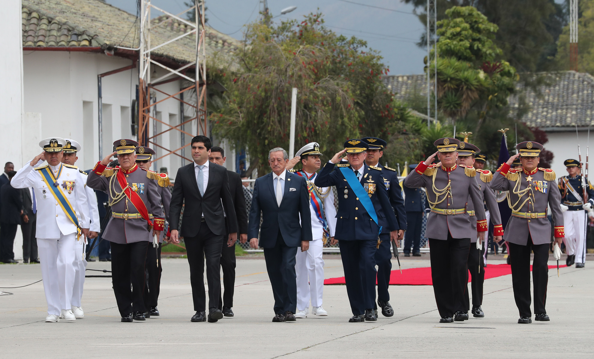 El ministro de Defensa del gobierno de Lenin Moreno Oswaldo Jarrín acusó al pueblo de insurgentes.