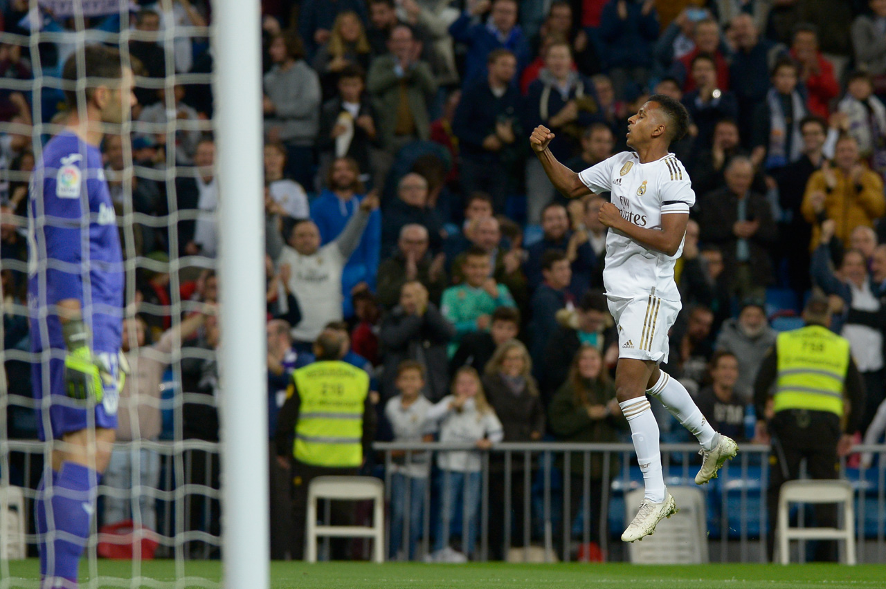 El brasileño Rodrygo festeja el go primer gol madridista.