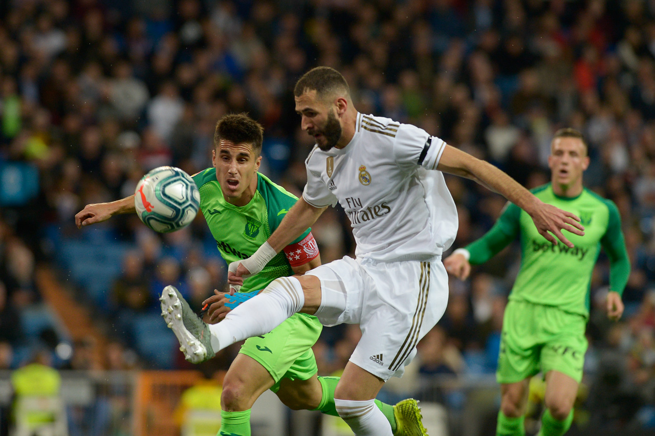 Karim Benzema del real durante el partido.