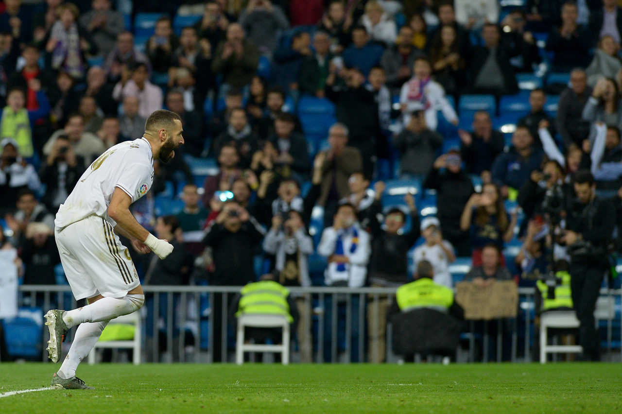 Karim Benzema festeja su gol.