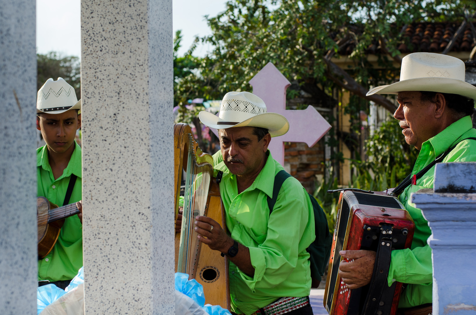 Música o bailes tradicionales son contenido esencial en el día de los muertos. 