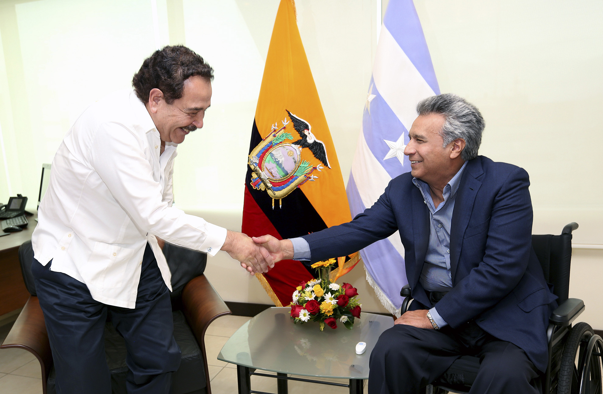 Jaime Nebot y Lenin Moreno en el pacto entre miristas ex AVC y la extrema derecha ecuatoriana. 