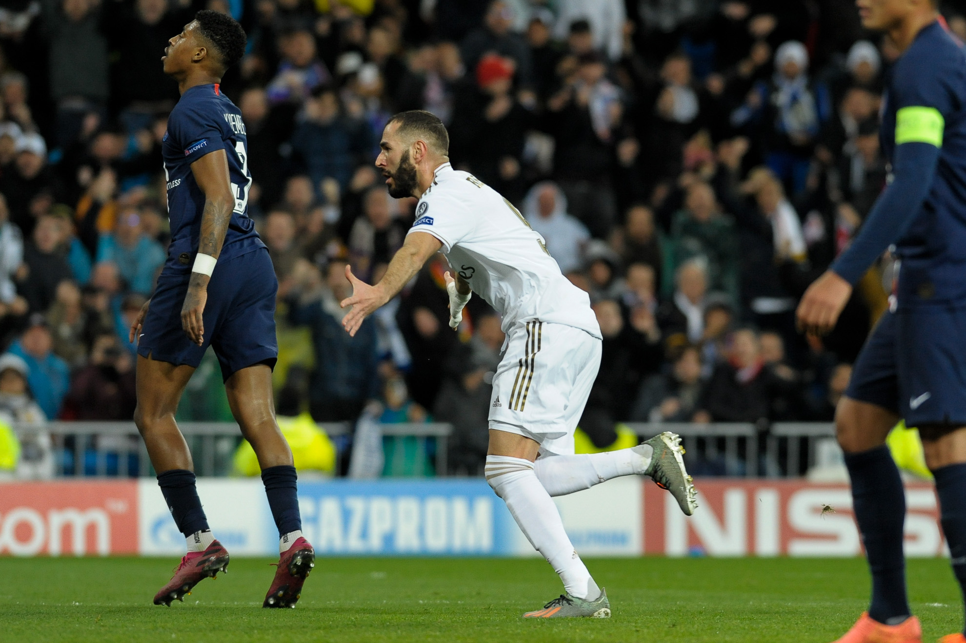 Karim Benzema festeja el segundo gol.