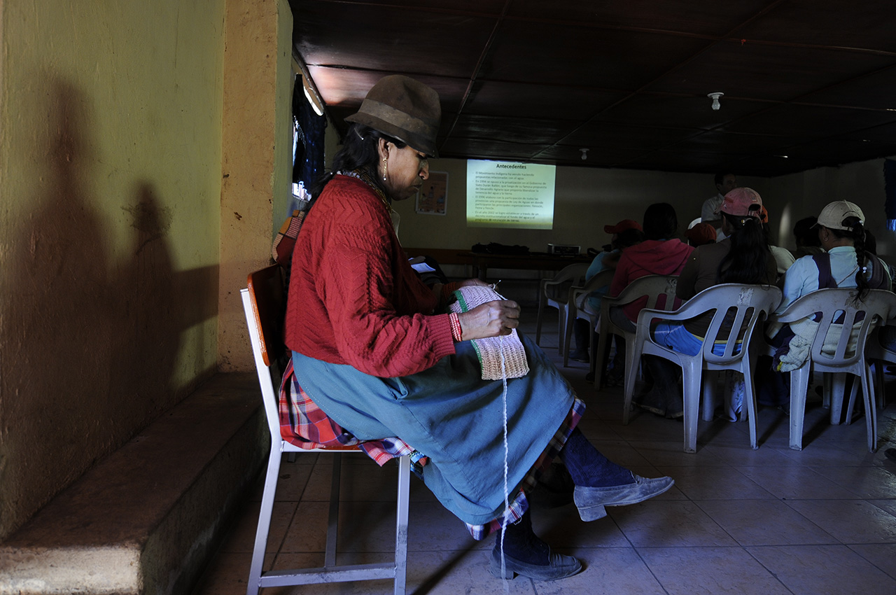 Reunión comunitaria en San Juan Urco. Cayambe-Ecuador.