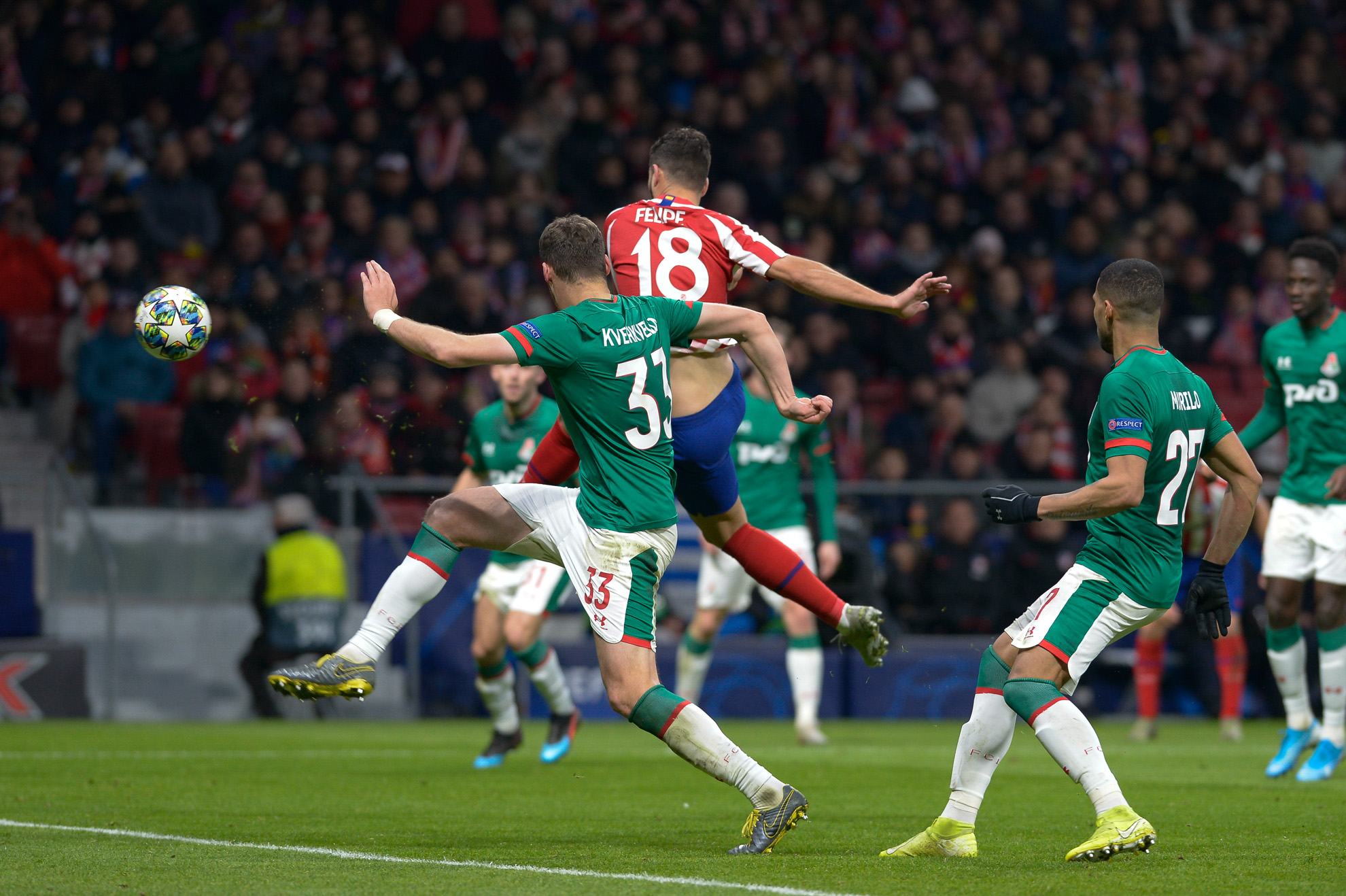 Felipe marca el segundo gol durante el partido entre el Atlético y el Lokomotiv.