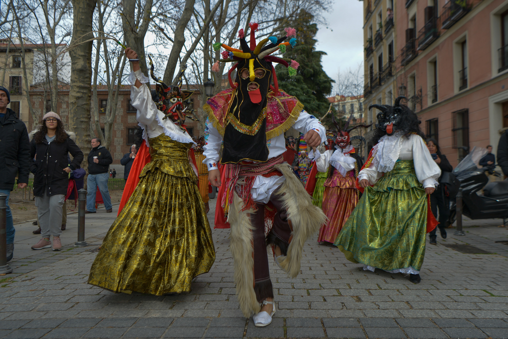El Pase del Niño en Madrid es lleno de personajes típicos de la cultura andina.