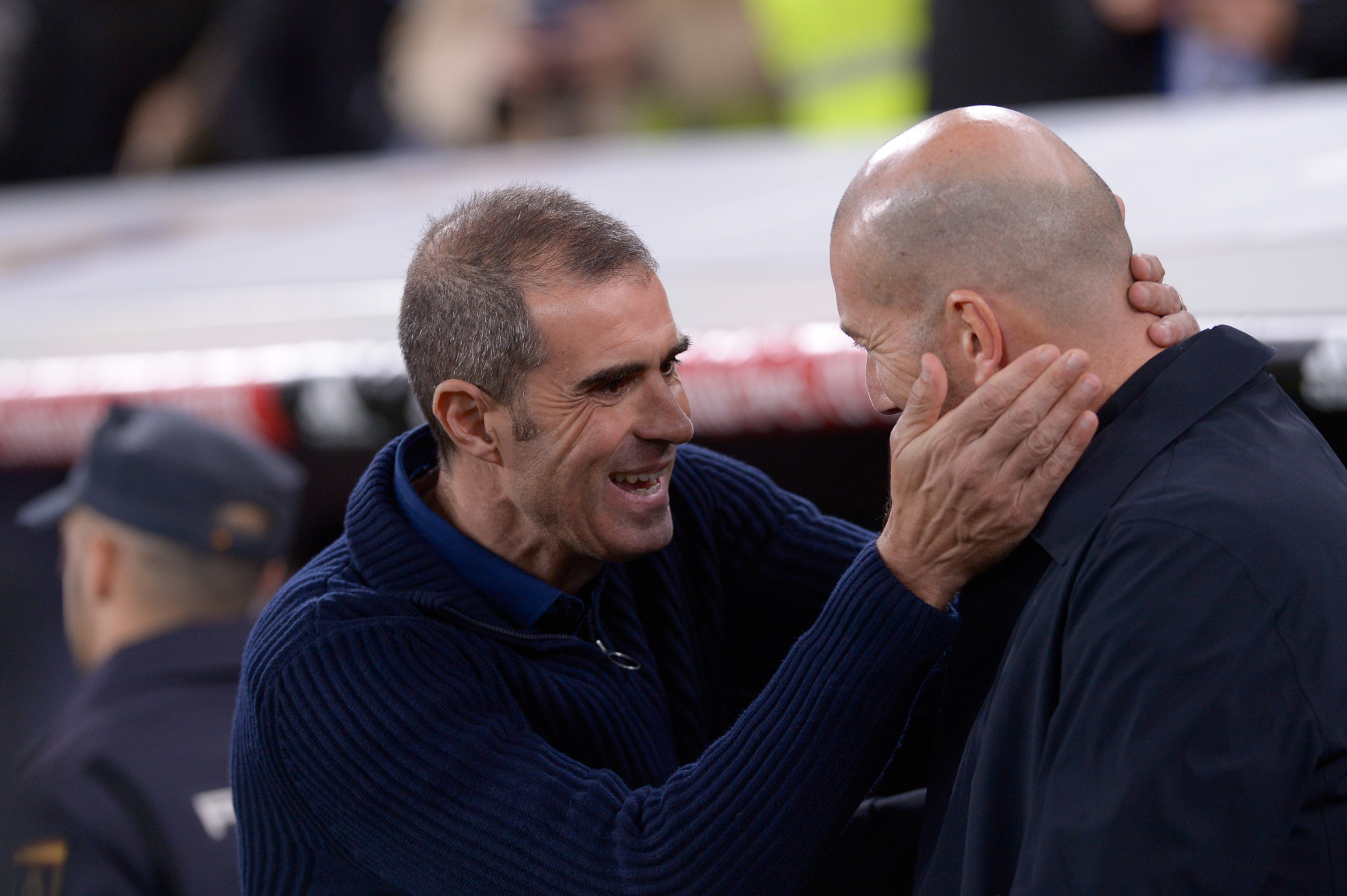 Gaizka Garitano  y Zinedine Zidane en los previos del partido.