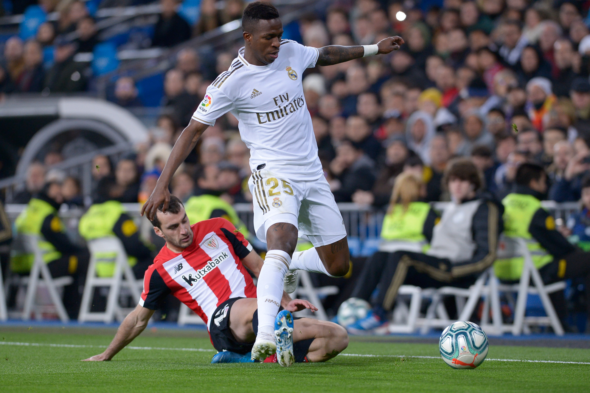 Vinicius Jr durante el partido Real Madrid vs Athletic Club que terminó 0a 0 y el Barça queda de puntero de La Liga.