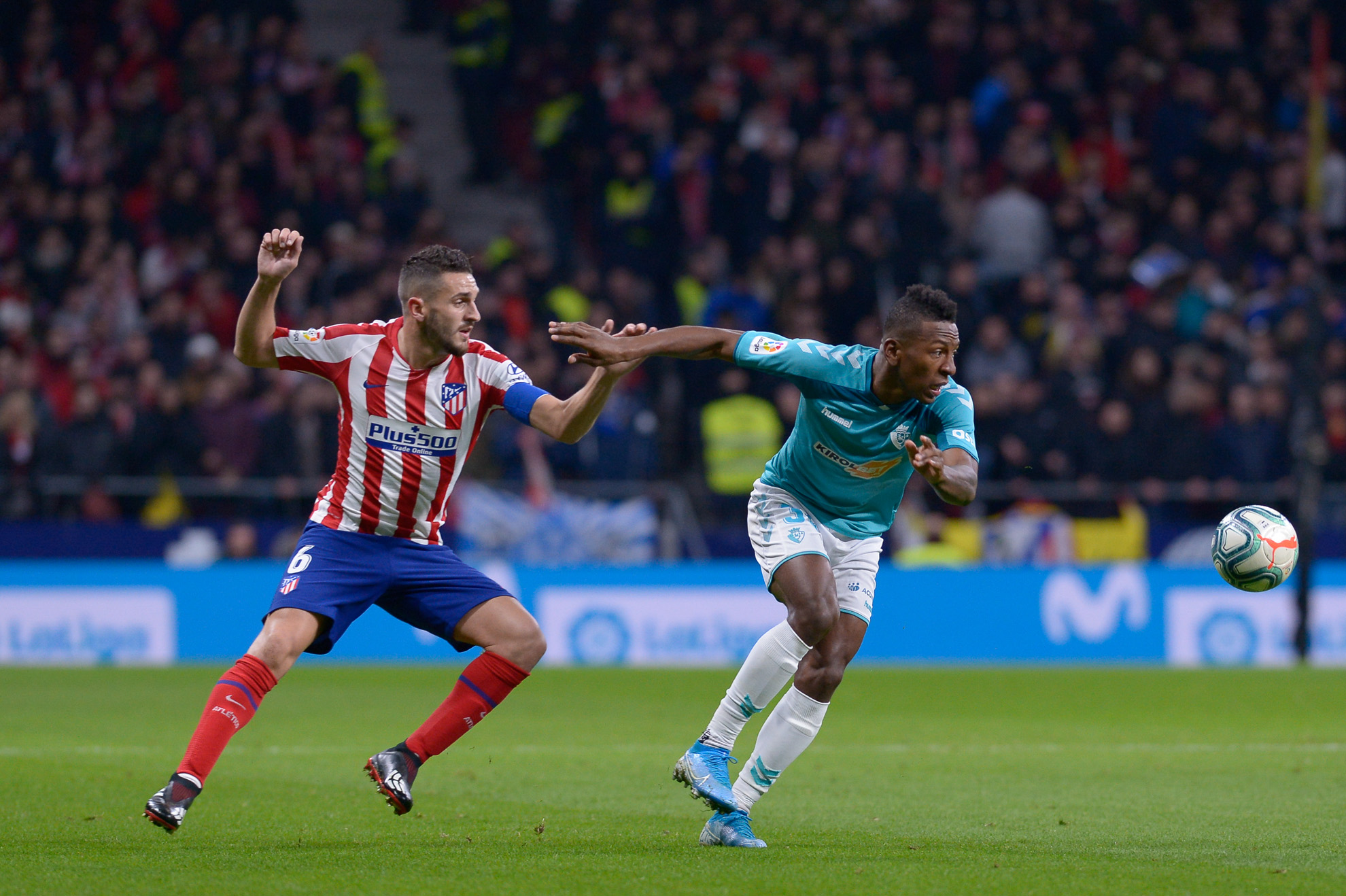 Koke y Pervis Estupiñán durante el partido entre el Atlético de Madrid vs CA Osasuna.