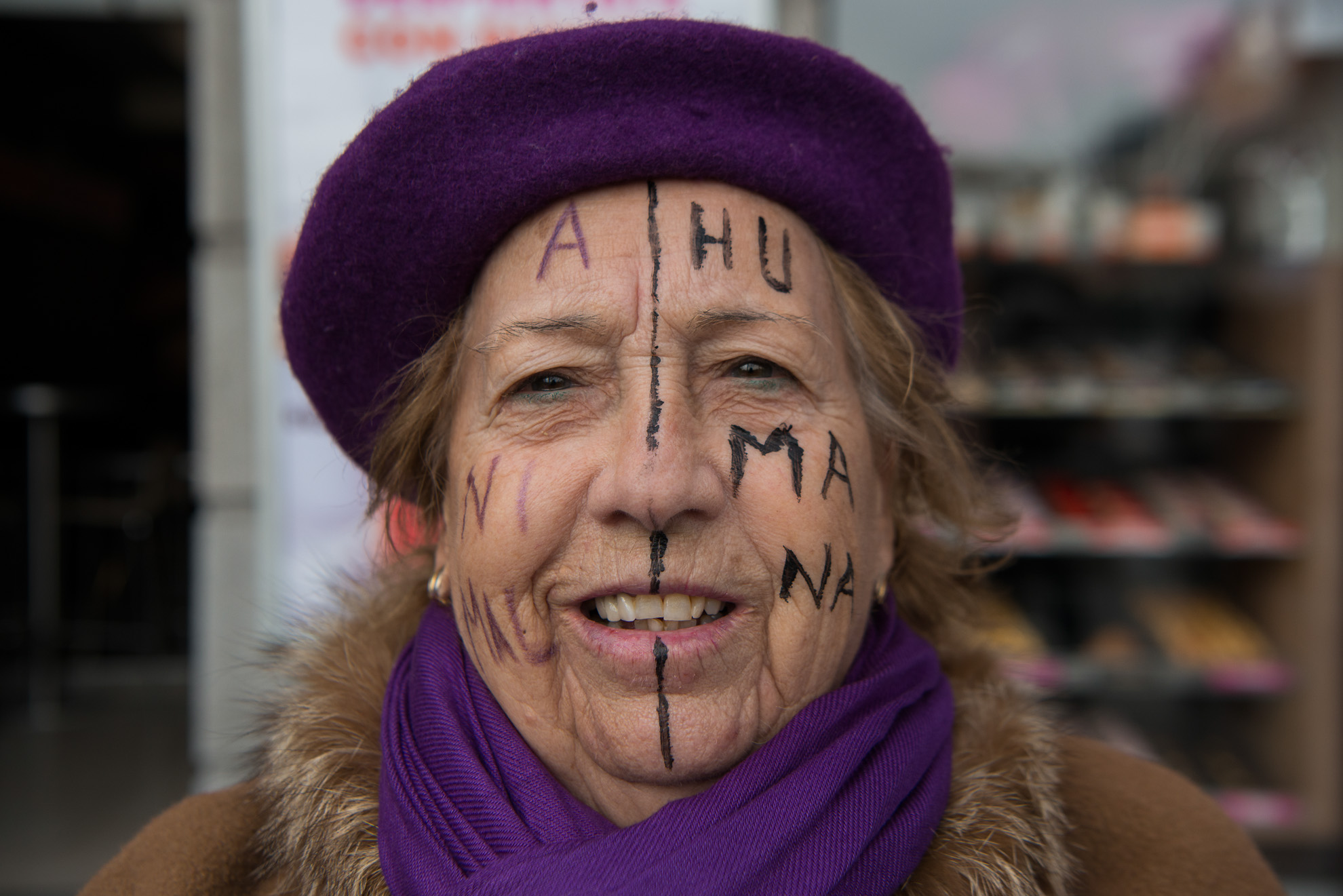 Una activista de los derechos feministas durante la marcha 8F