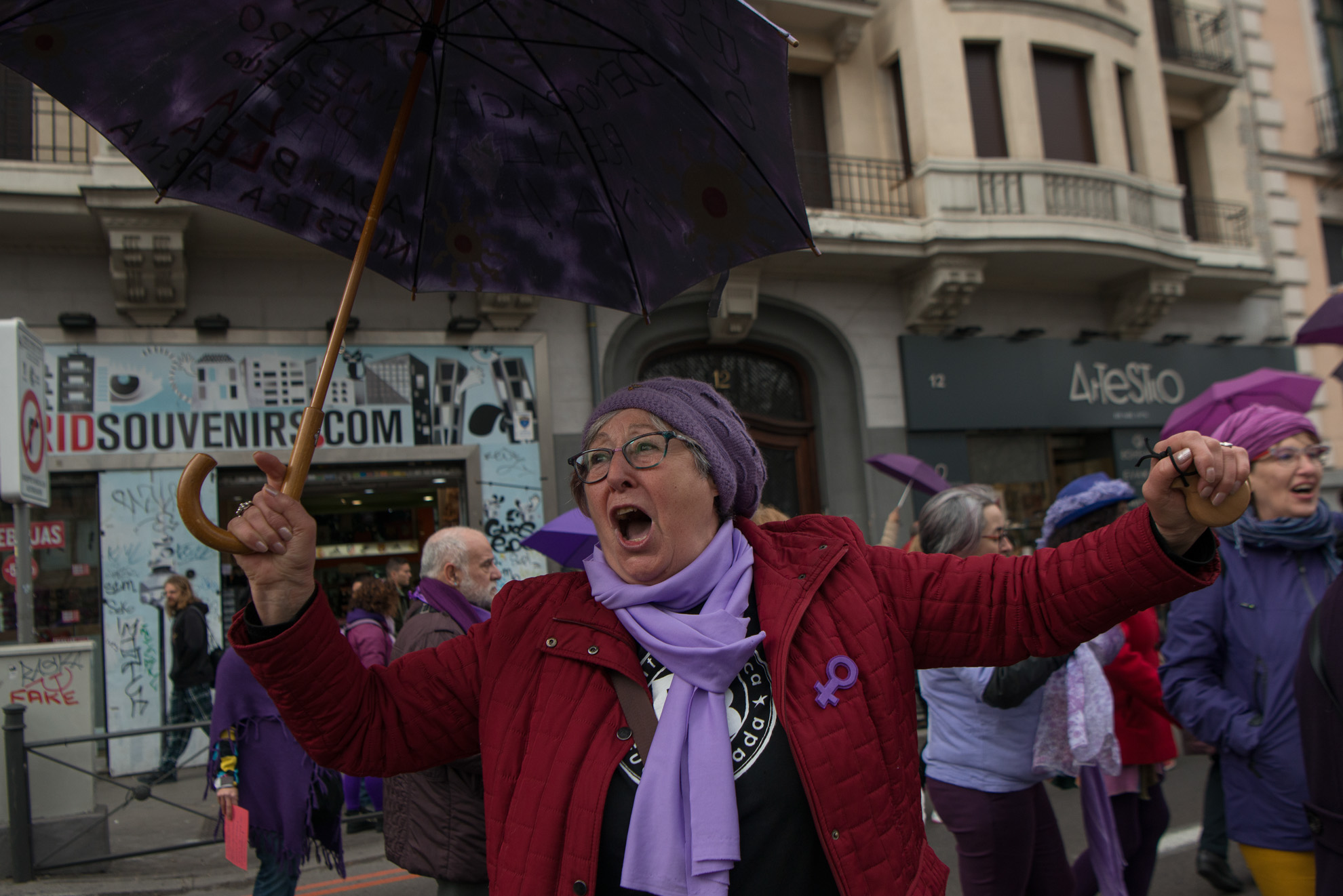 feministas protestan durante la marcha 8F.