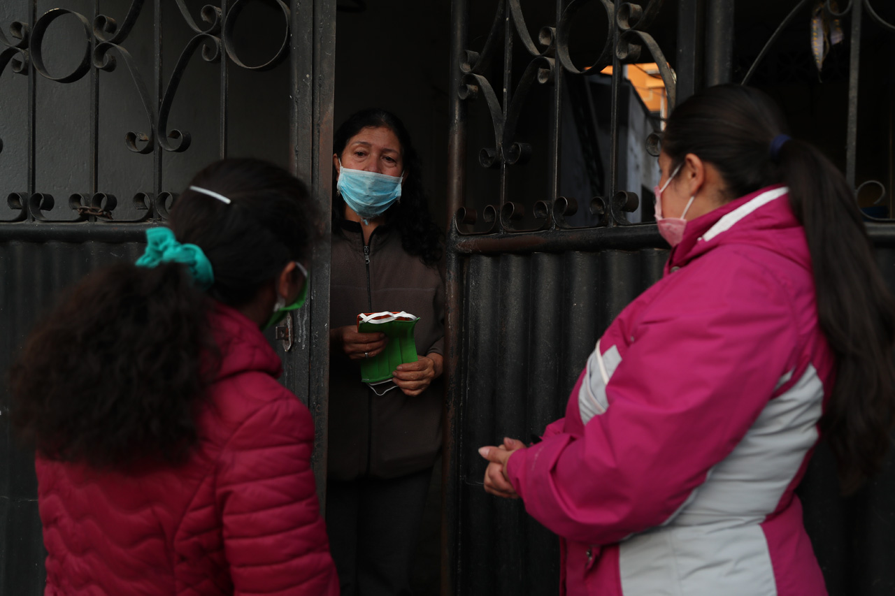 Protección es lo básico para luchar contra las transmisiones de la pandemia y en Píllaro las mujeres han dado un ejemplo.