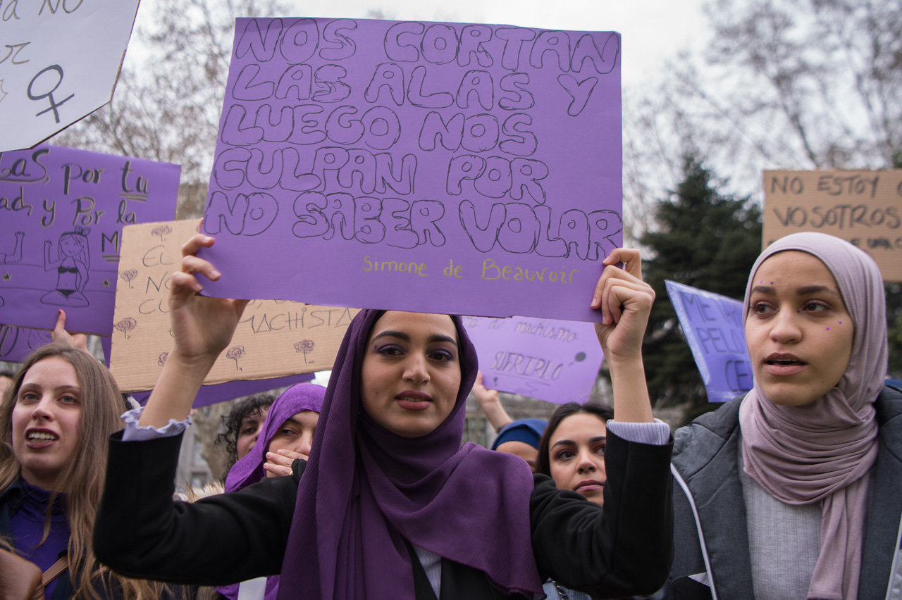 Varias mujeres del mundo árabe también respaldaron la marcha.