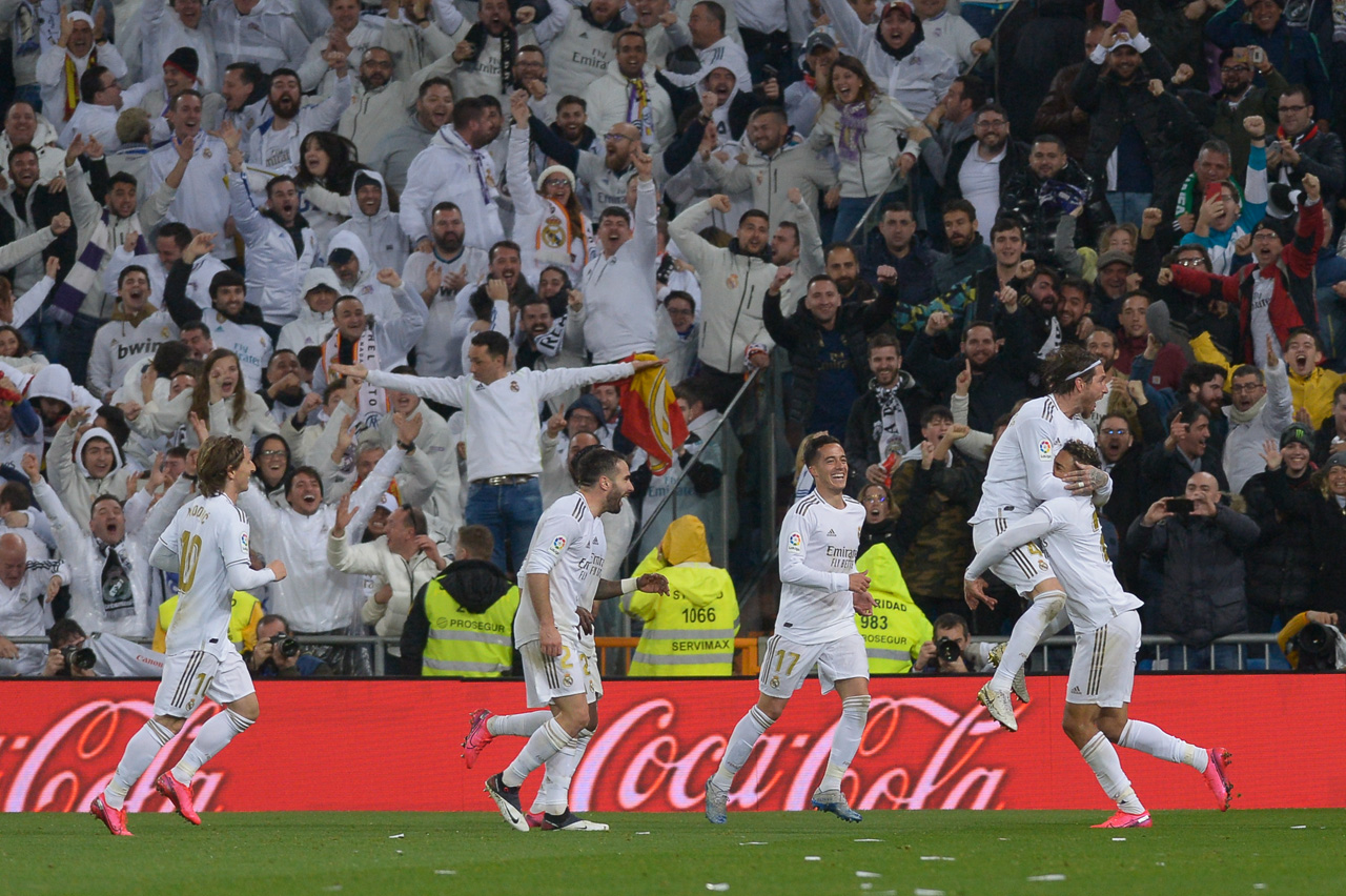 Mariano y Sergio Ramos festejan el segundo gol del partido entre Real Madrid y el Barcelona