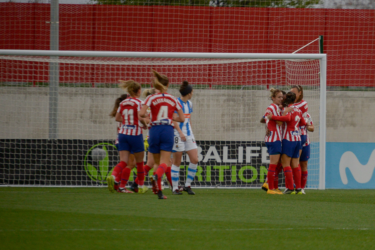 Jugadoras del Atlético Femenino celebran el gol frente a la Real Sociedad.