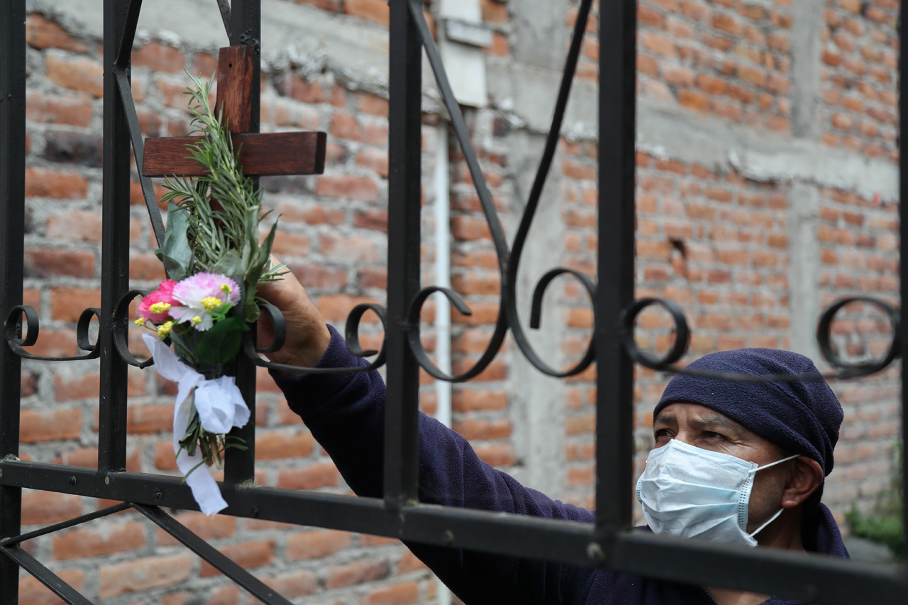Las cruces se han podido colocar en las puertas de sus hogares y los pillareños son parte de la comunidad del pueblo andino que ha mostrado solidaridad con la gente que ha sufrido la pandemia COVID19EC