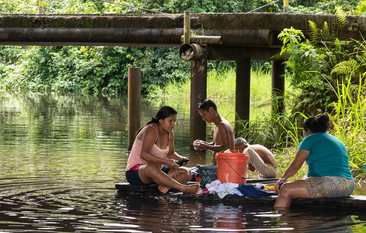 "Lxs niñxs y jóvenes al no poder recibir educación formal porque no acceden a internet, están junto a sus familias labrando, sembrando, cultivando, dando valor a la tierra y al agua, mientras aprenden sobre injusticias e historia del movimiento."