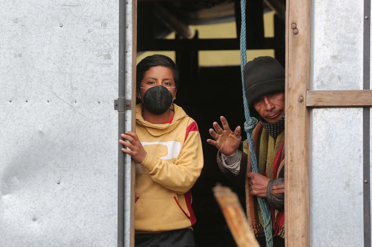 En lo del COVID-19, la mascarilla oculta e invisibiliza el rostro. Qué efecto en la socialización tendrá, en los niños y las niñas usándolas. 