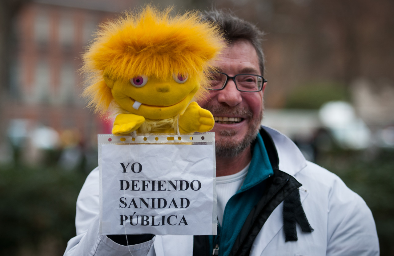 Los de la "Marea Blanca" realizaron una serie de protestas a favor de la Sanidad Pública Española durante el gobierno de derecha de Mariano Rajoy.