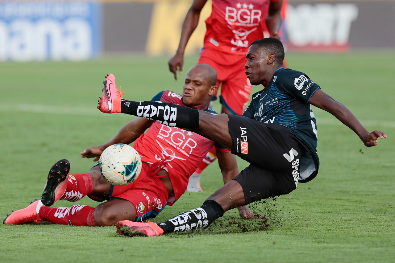 Neicer Acosta del Independiente del Valle durante el partido frente a el Nacional.