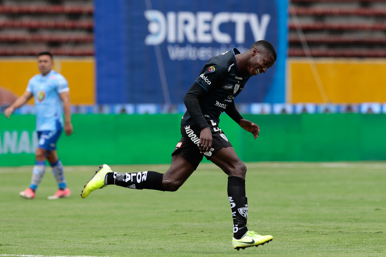 Moisés Caicedo del Independiente del Valle festeja el primer gol frente al Macará.