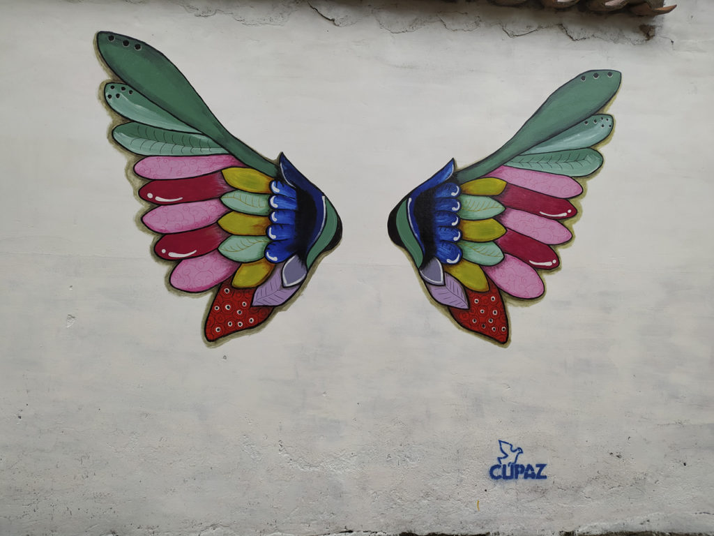 El arte callejero de Banksy también influye en todo el mundo y rescata la cultura de los derechos y de la naturaleza y Paulina mezcla los conceptos callejeros con la Visión Andina