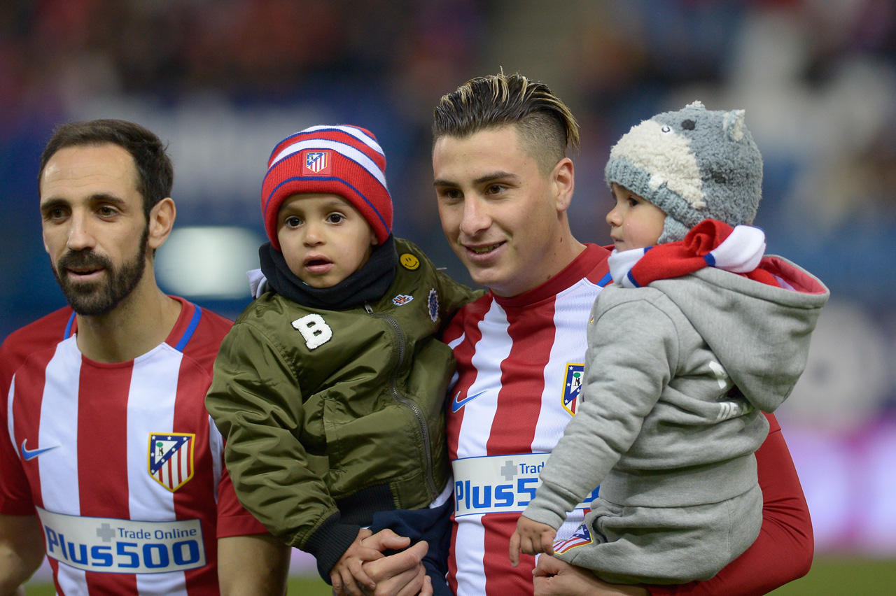 JuanFran y Giménez del Atlético Madrid en los previos del partido contra las Palmas en la Copa del Rey.