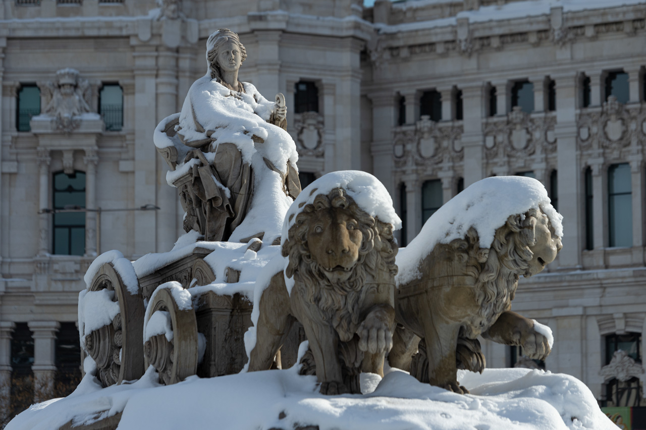 La diosa Cibeles llena de nieve por la borrasca Filomena