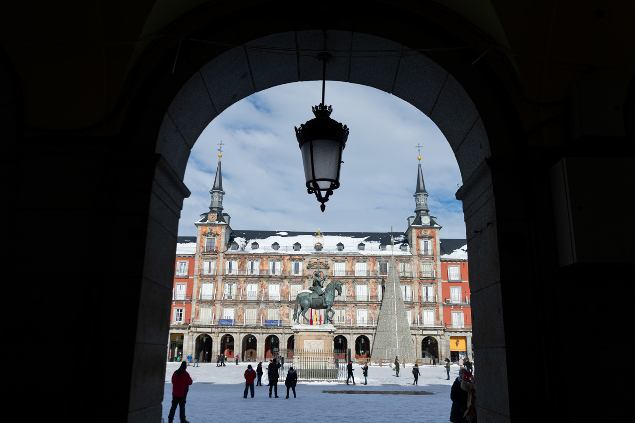 La Plaza Mayor  y el monumento de Felipe III fueron otro de los sitios para selfies luego de la borrasca Filomena.