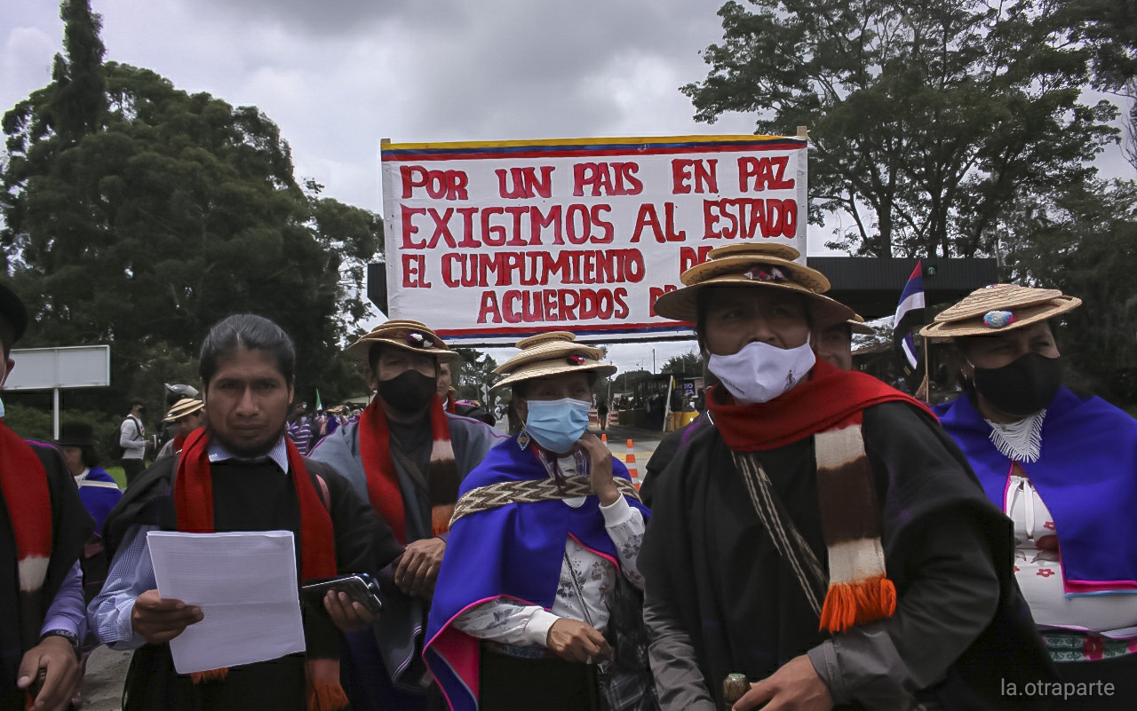 Exigimos el respeto universal que tiene la vida. No podemos seguir tolerando crímenes de estado, crímenes de lesa humanidad que se han venido cometiendo históricamente contra quienes hacemos política desde la no violencia.Por eso destapamos el peaje.