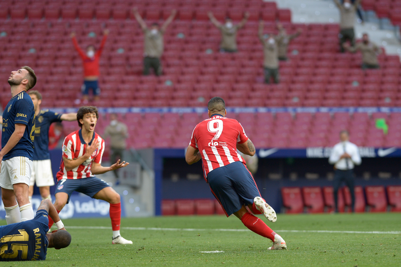 Luis Suárez festeja el gol del triunfo frente al Osasuna en el Wanda Metropolitano.