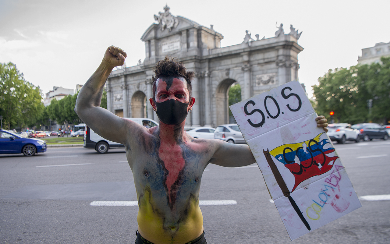 Colombianos protestan en Madrid contra la violenta  y mortífera represión montada por el ultraderechista y presidente de Colombia Iván Duque contra su pueblo