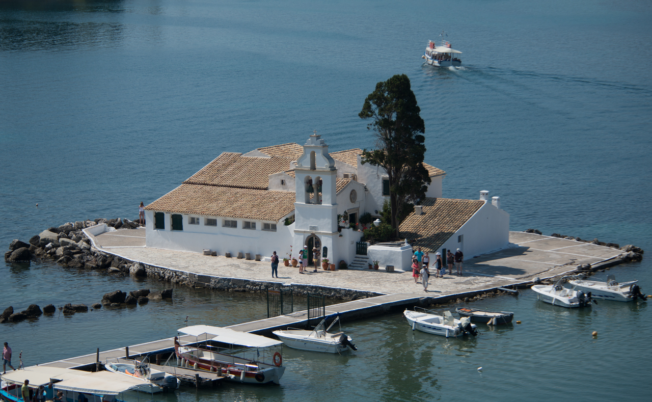 El monasterio de Panagia Vlakherne localizado en Corfú, parte del turismo en la Islas Griegas.