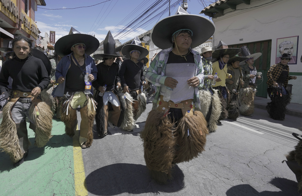 En las fiestas del Inti Raymi confluyen varias celebraciones: el solsticio de junio, el fin y el comienzo del ciclo agrario, la muerte y el nacimiento del tiempo