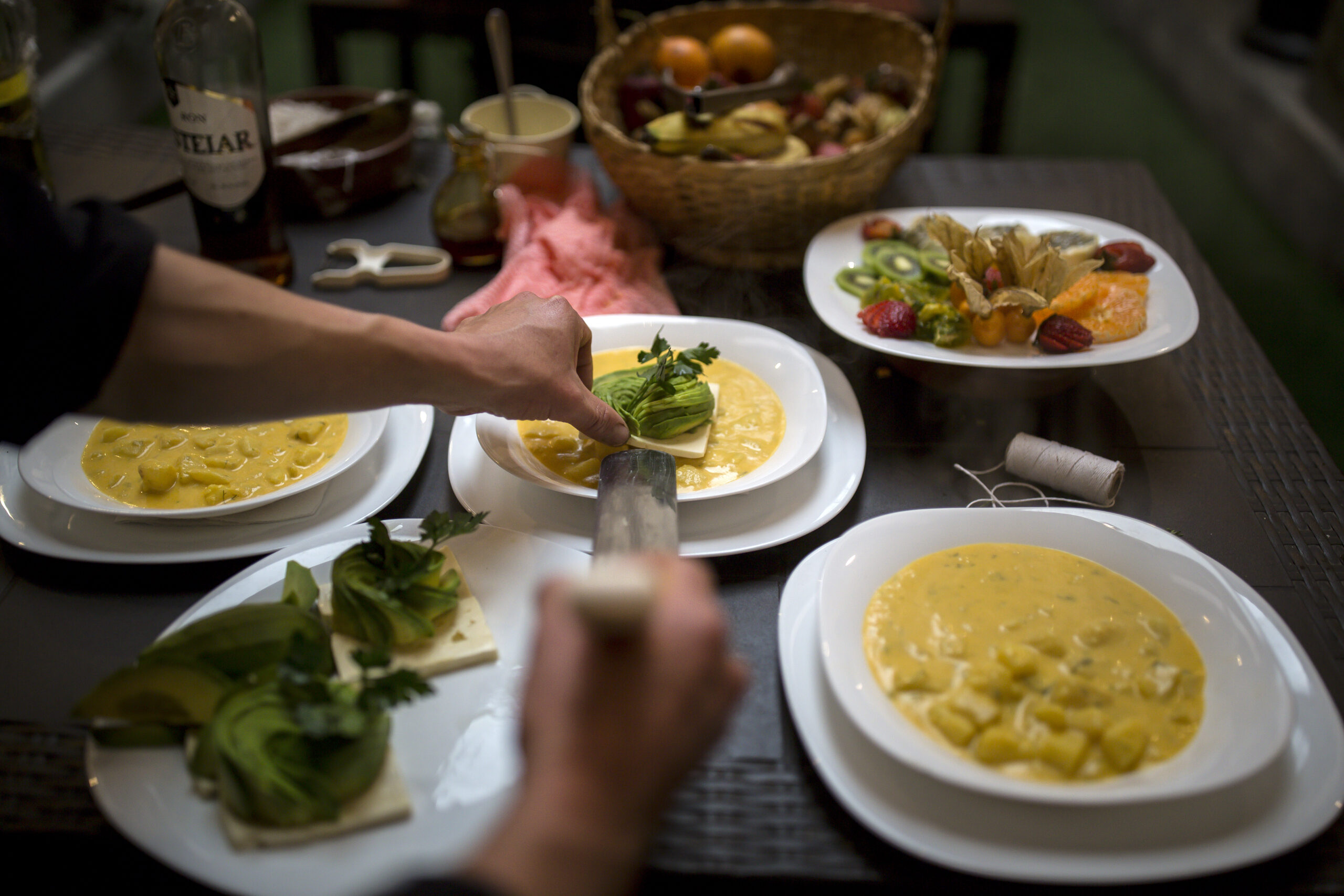 El locro de papa es una sopa cremosa, típica de los andes ecuatorianos y en especial de la sierra cerca de la ciudad capital Quito.