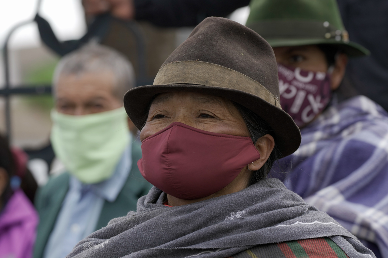 Warmis de Movimiento Indígena y Campesino de Cotopaxi durante la movilización en la provincia de Cotopaxi y en respaldo del líder indígena Leonidas Iza.