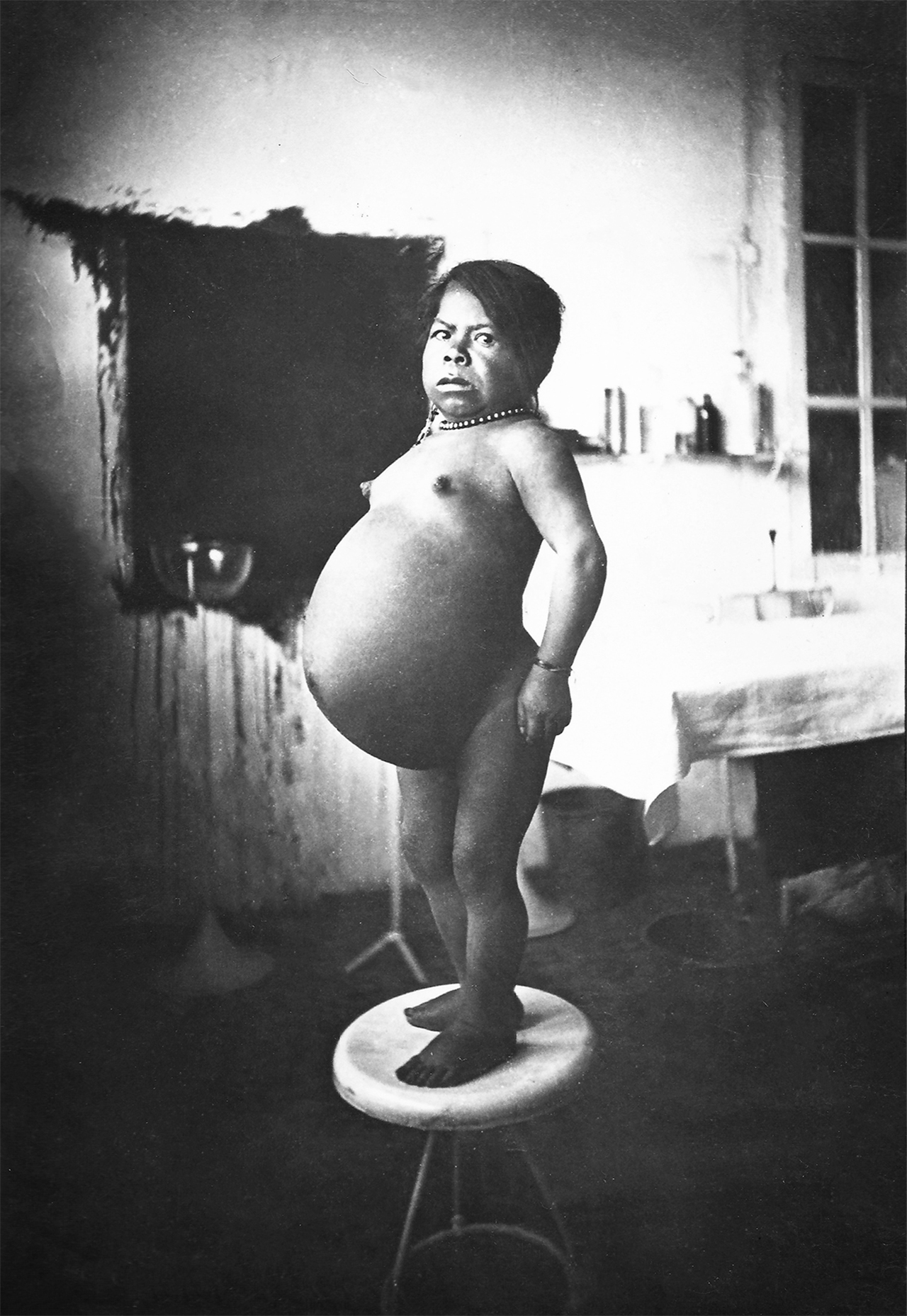Una warmi indígena embarazada.